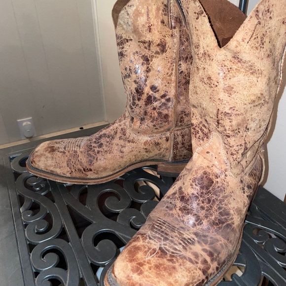 Justin hand crafted cowhide/leather cowboy boot - Picture 7 of 8